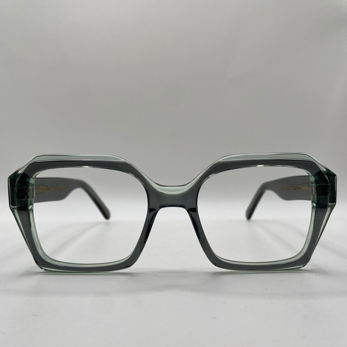 Den slags brille der får folk til at spørge hvor den er fra