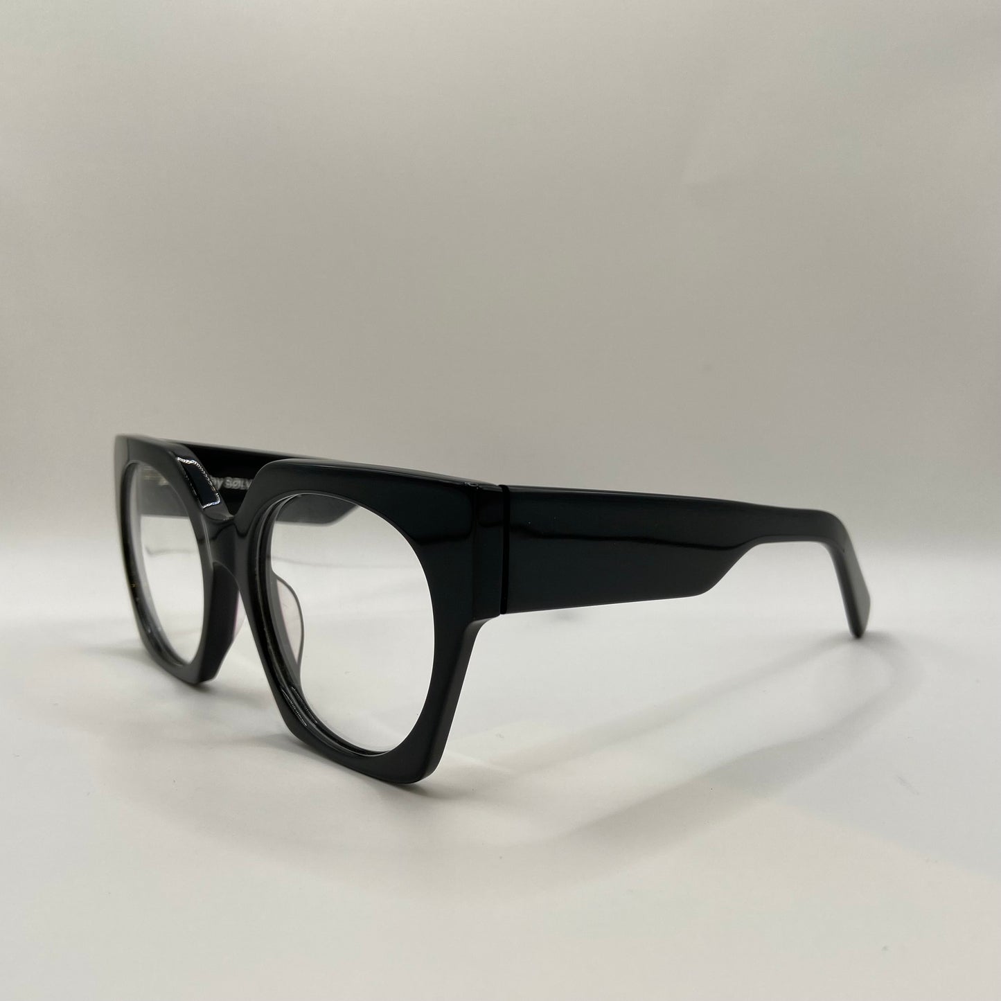 DER UDSENDER EN KÆMPE MÆNGDE AF ENERGI