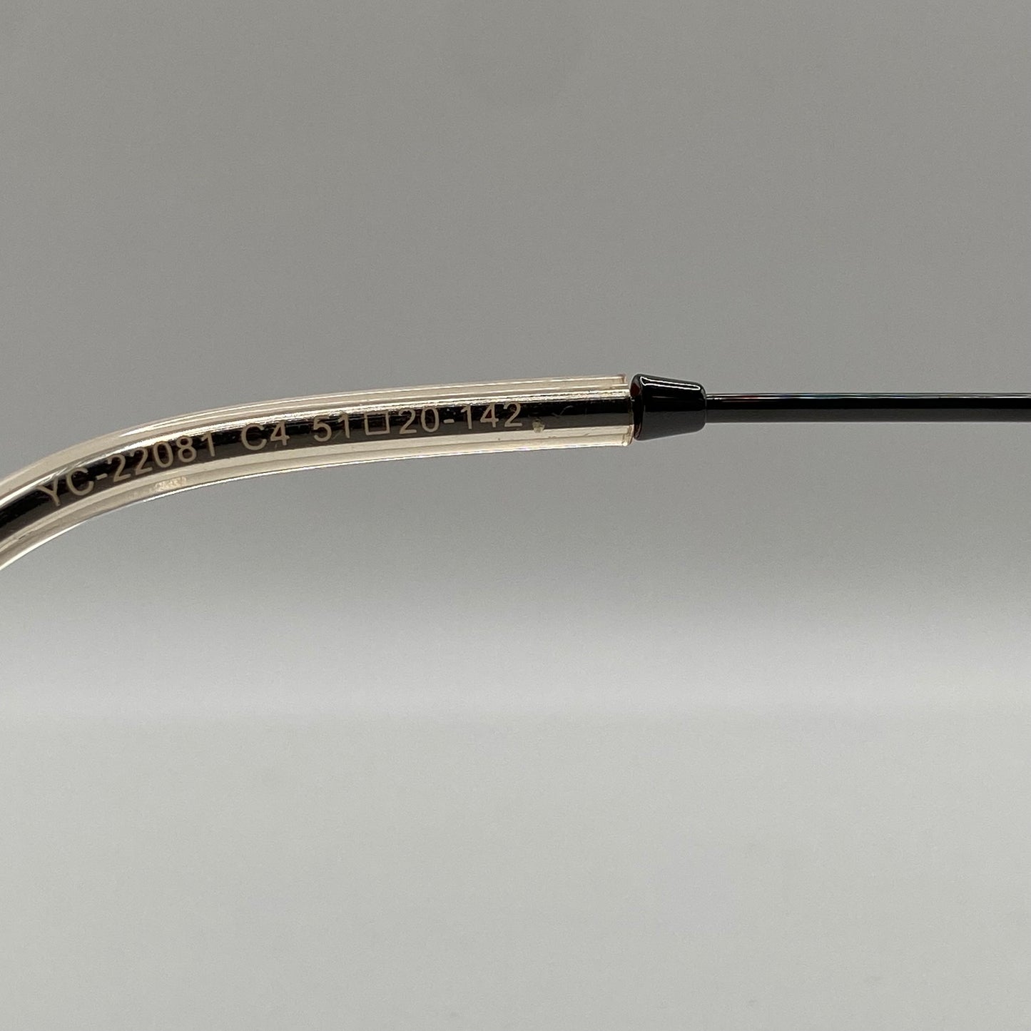SMÅ DETALJER SKABER EN "SKÆV" BRILLE
