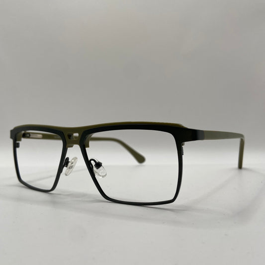 EN BRILLE MED KARAKTER