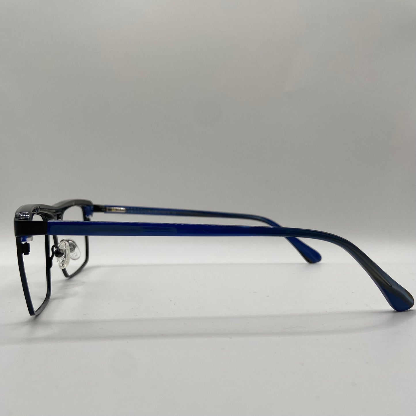 EN BRILLE MED KARAKTER