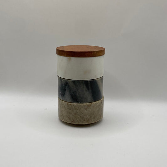 3 SAMMENSATTE KRUKKER I MARMOR