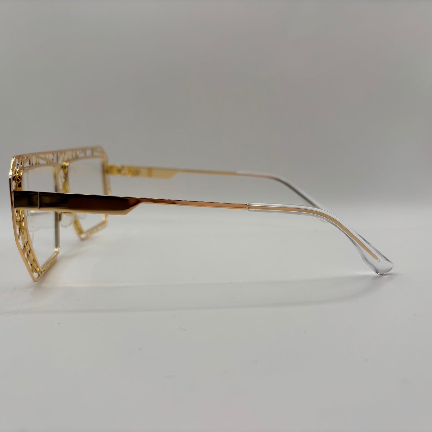 A FACE IS A GREAT WORK OF ART. IT DESERVES A GREAT FRAME.