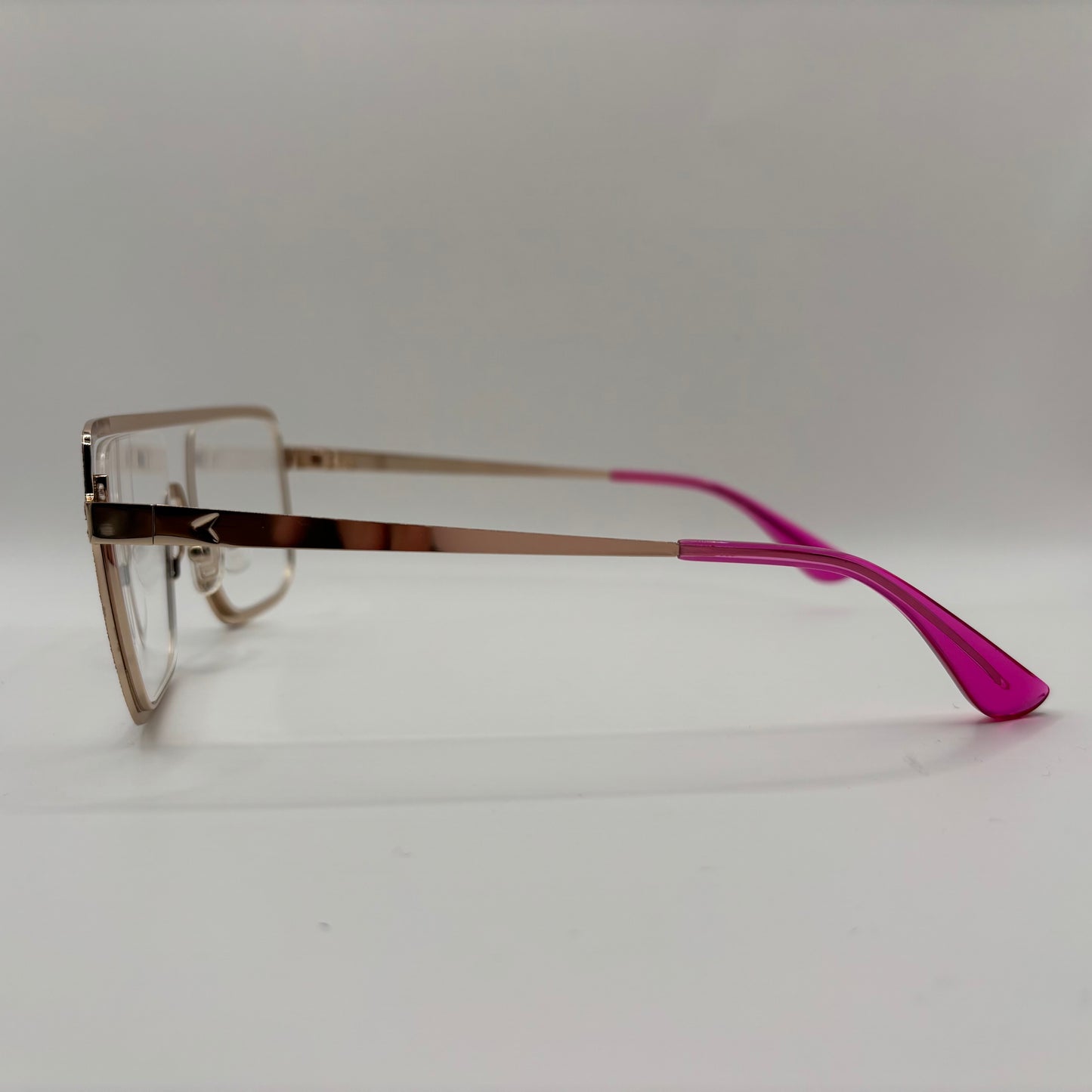 EN RÅ PRINSESSEBRILLE MED GLIMMER