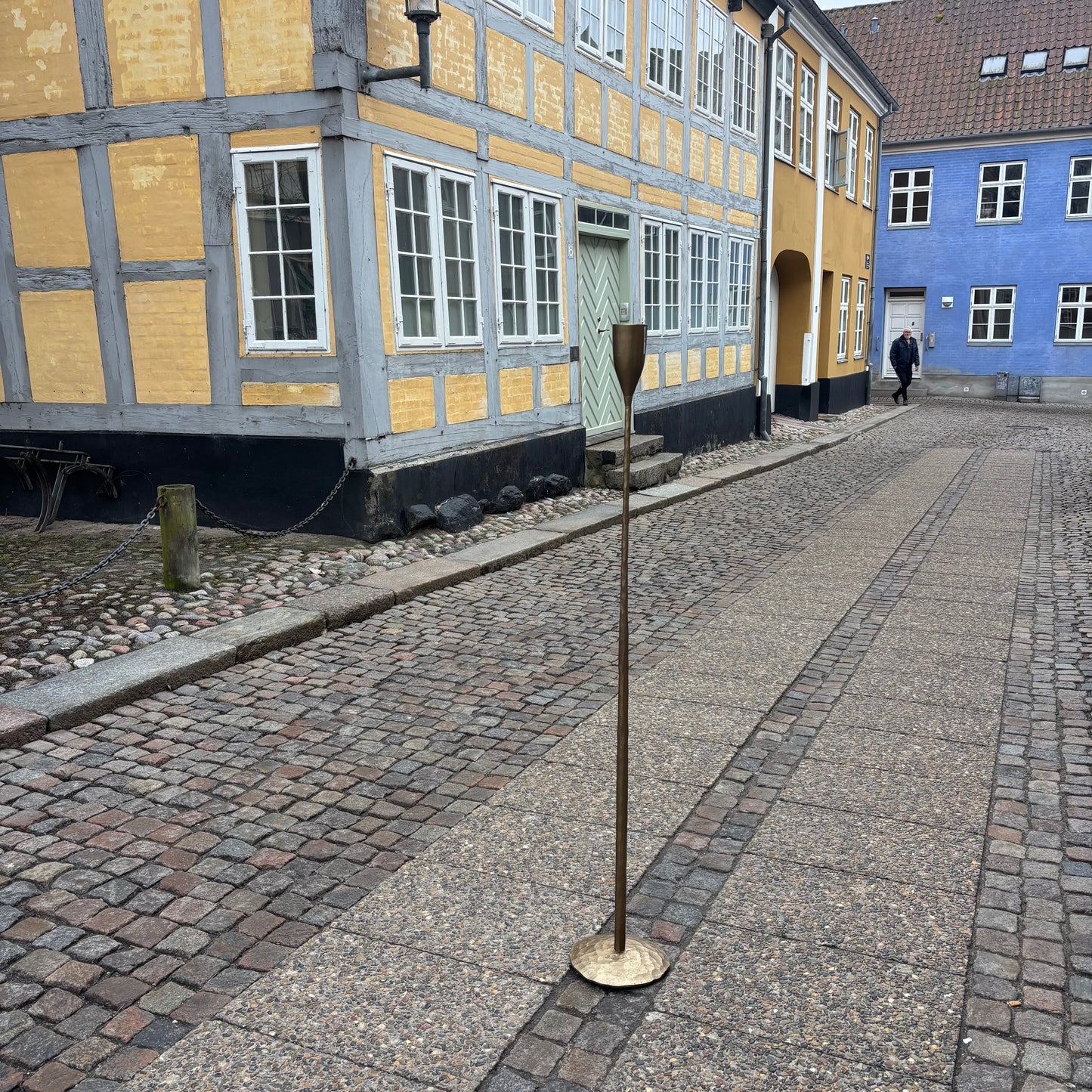HØJ FLOT LYSESTAGE I MESSING 140 CM