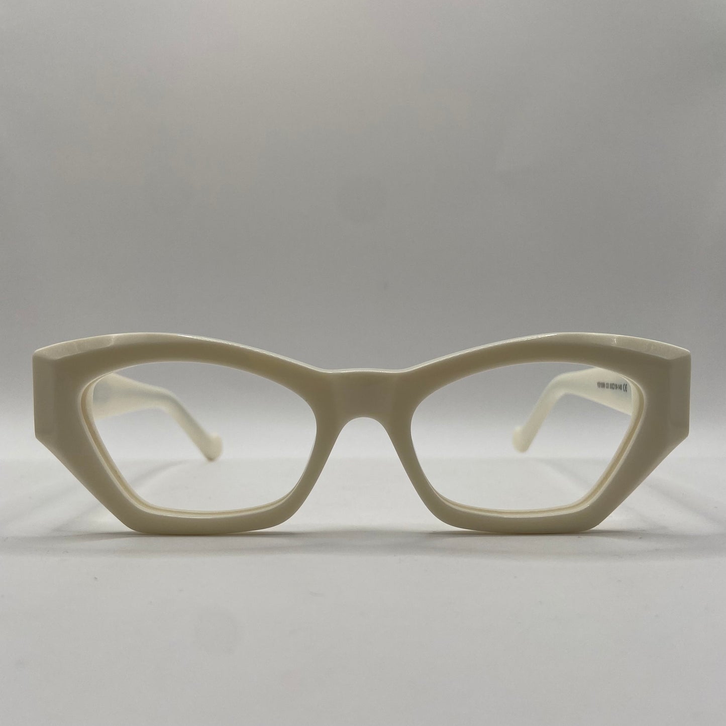 MODERNE CAT-EYE STELET MED BLØDE LINIJER