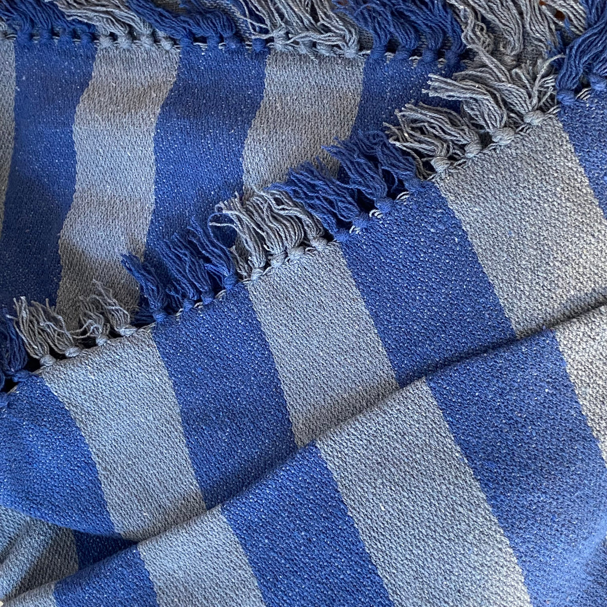 Stribet Tæppe i Blå Toner💙