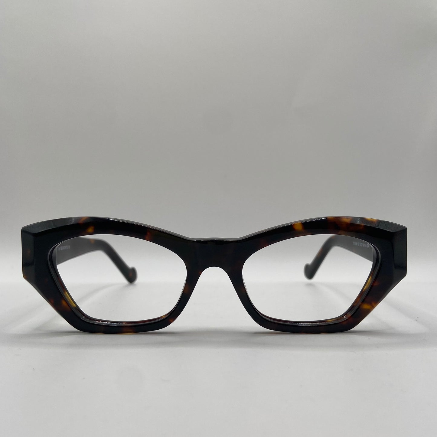 MODERNE CAT-EYE STELET MED BLØDE LINIJER