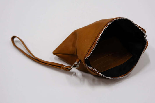 Alpha clutch i læder - brun