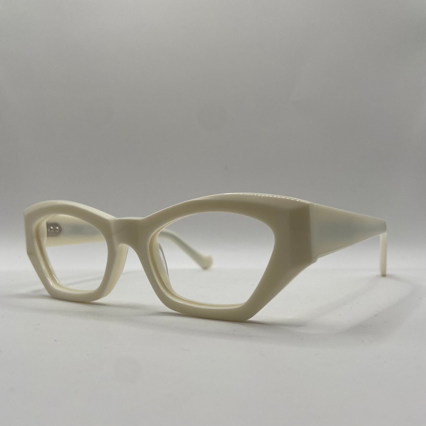 MODERNE CAT-EYE STELET MED BLØDE LINIJER