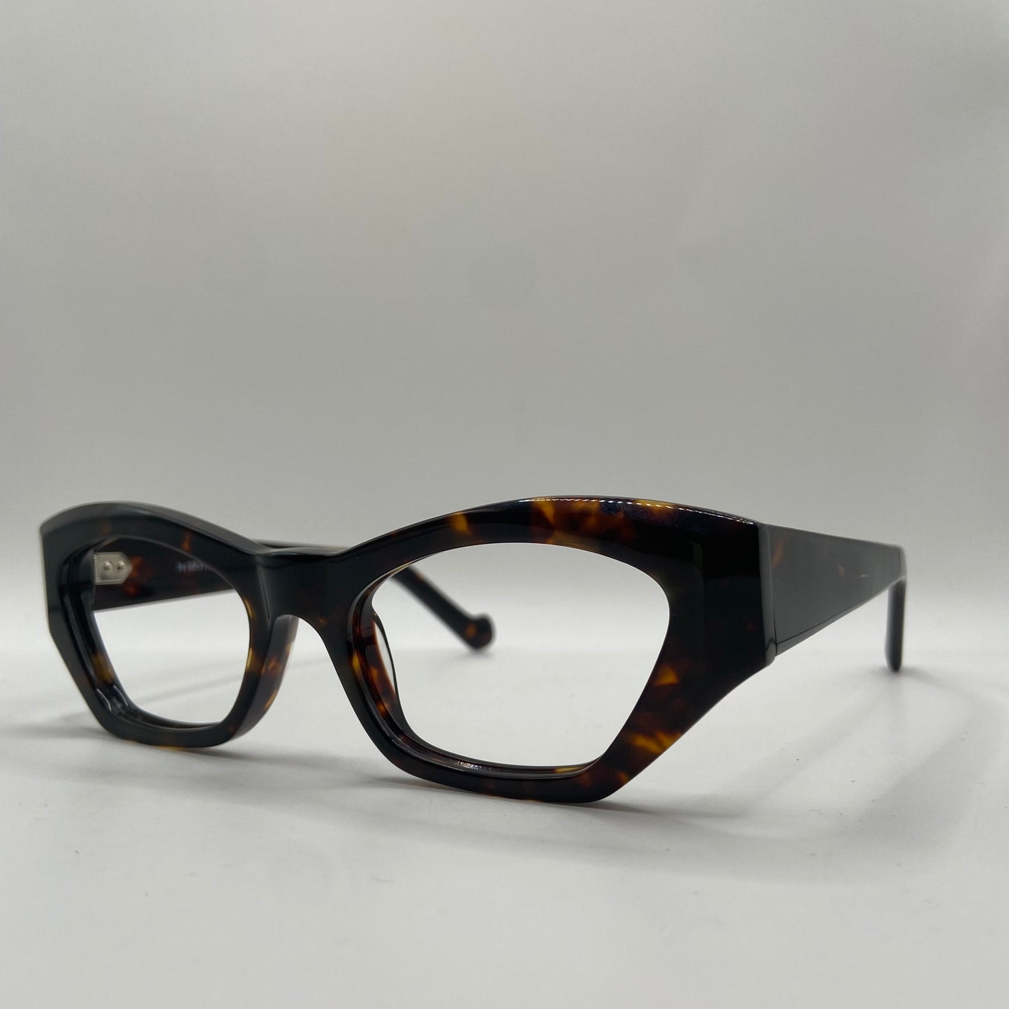 MODERNE CAT-EYE STELET MED BLØDE LINIJER