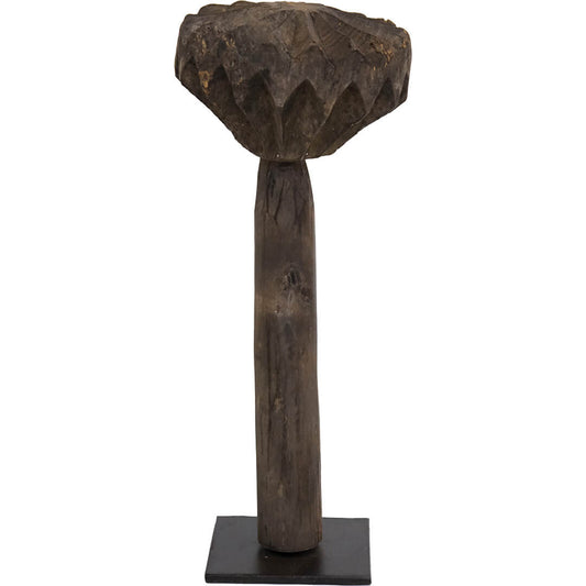 Skulptur af gammel smørkværn