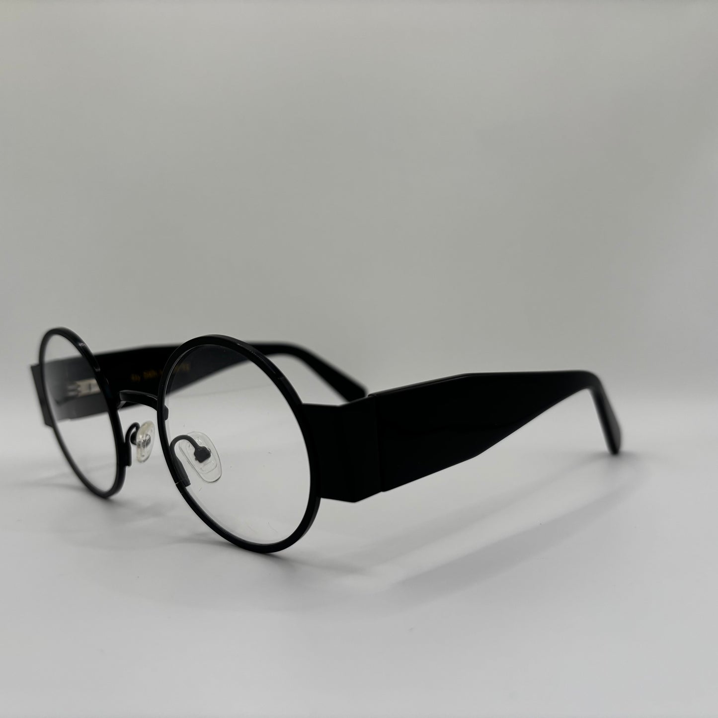 KLASSISK RUND BRILLE MED KRAFTIGE STÆNGER