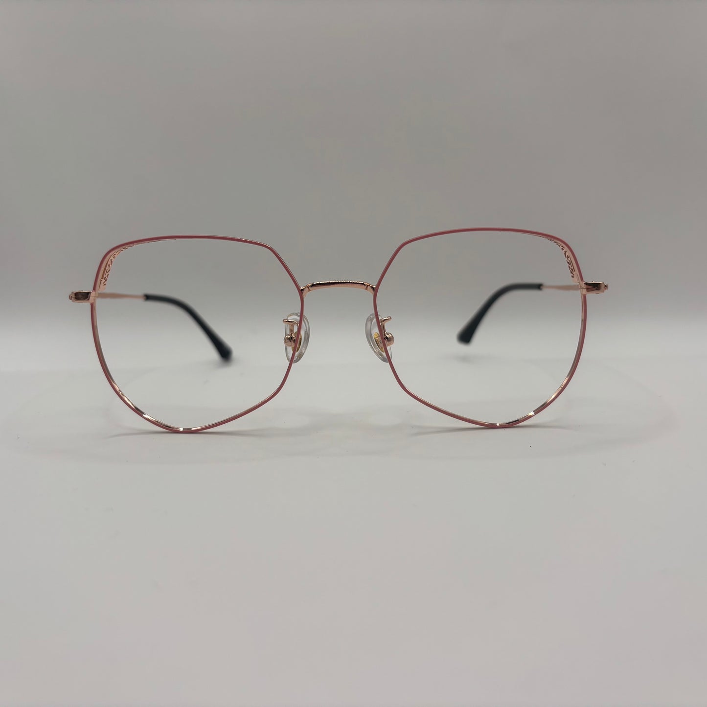 KLASSISK BRILLE MED SMÅ FINE DETALJER