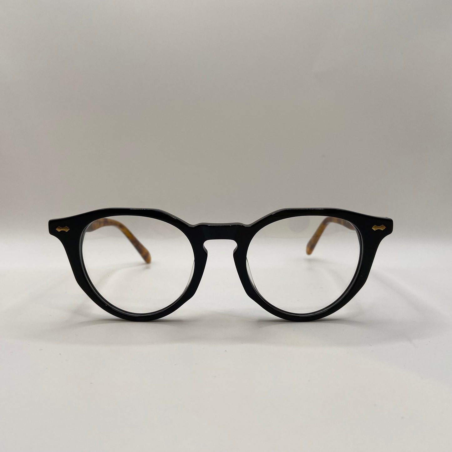 UTROLIG SMUK RUND BRILLE MED SMIL