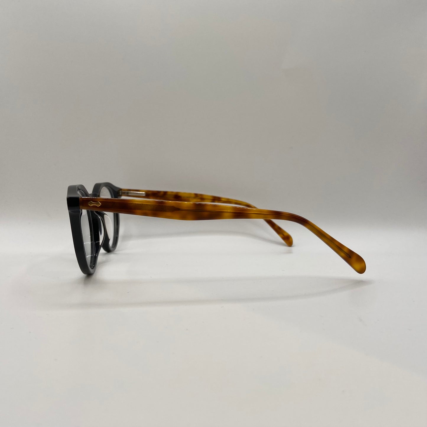 UTROLIG SMUK RUND BRILLE MED SMIL