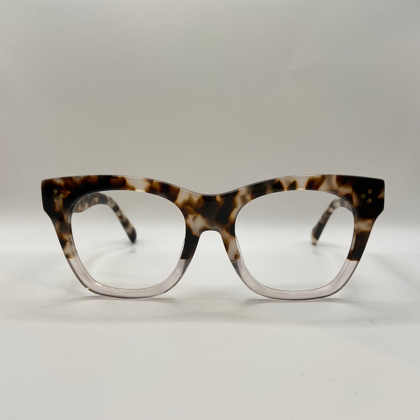 KARAKTERFULD BRILLE