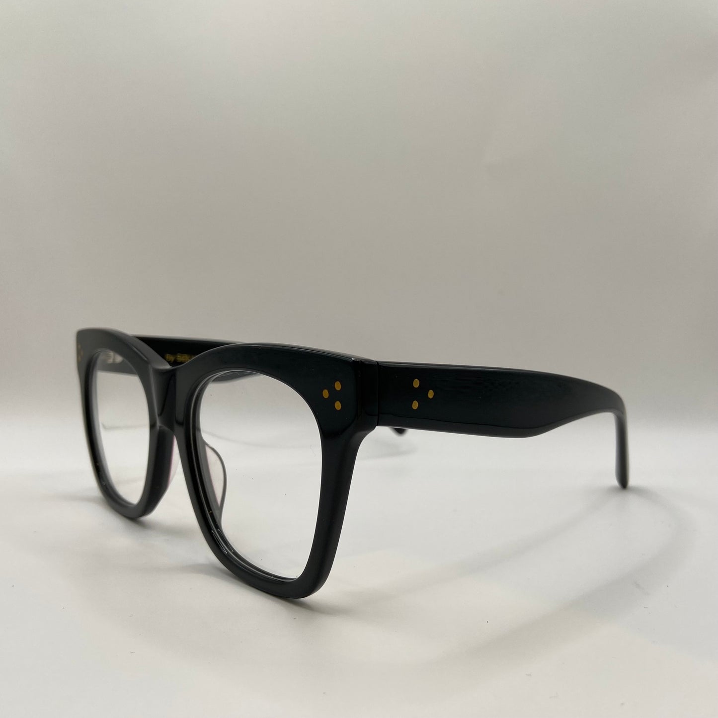 KARAKTERFULD BRILLE