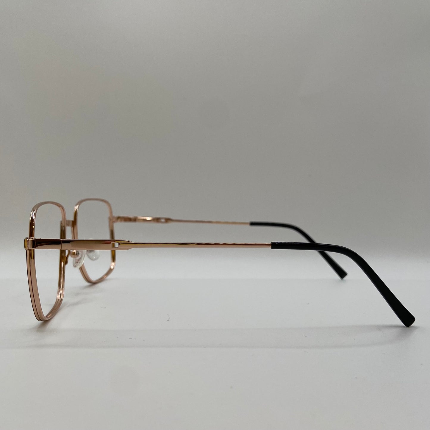LET METALBRILLE MED KANT OG MENINGER
