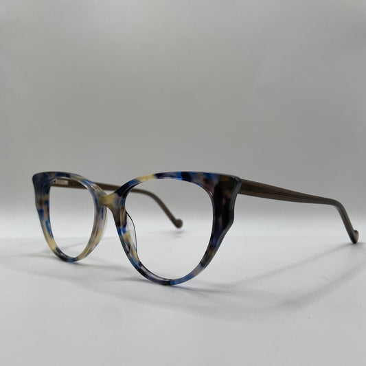 EN BRILLE MED ATTITUDE
