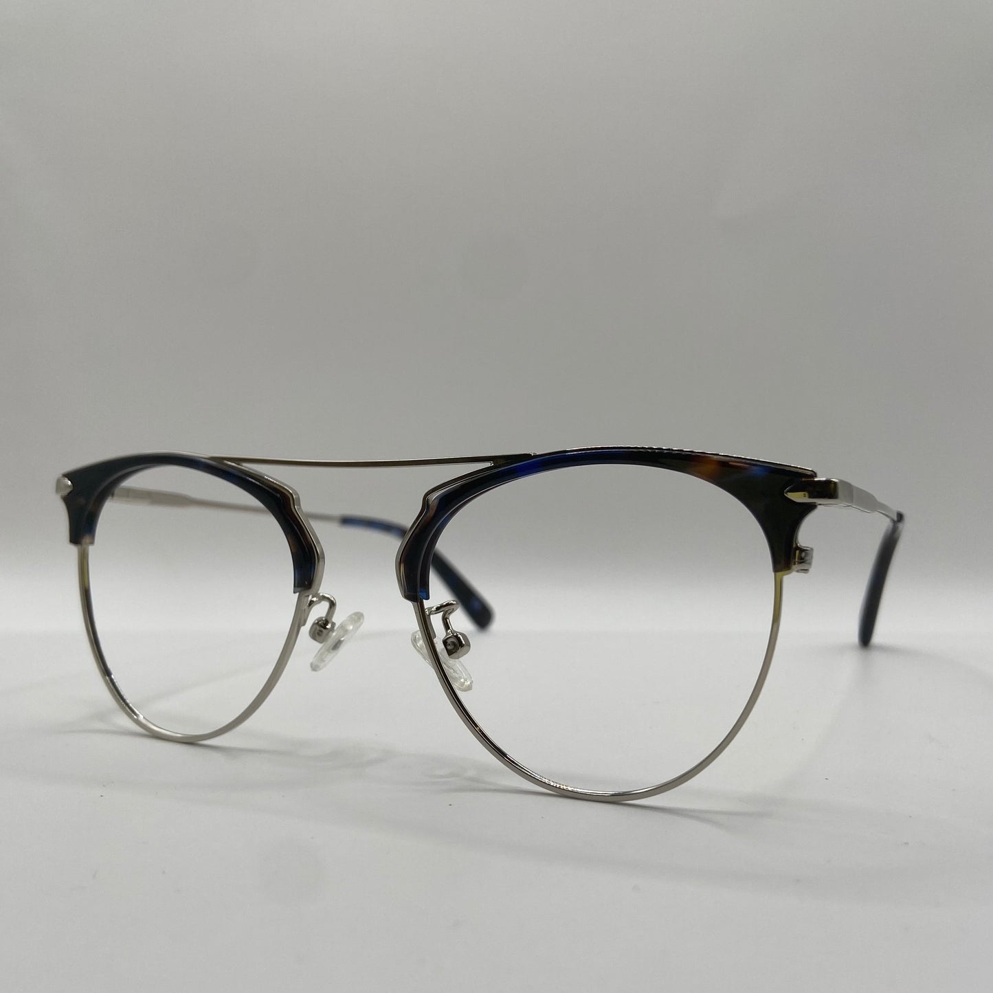 EN RAFFINERET BRILLE