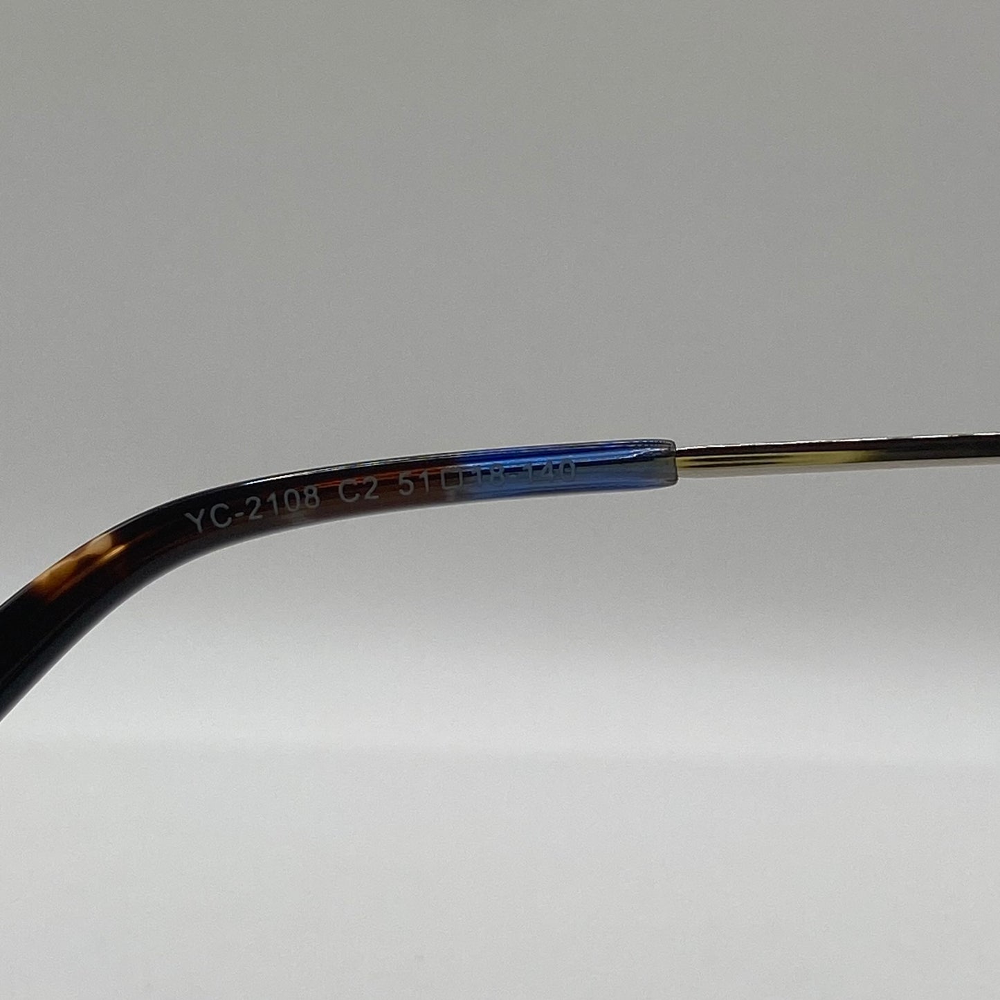 EN RAFFINERET BRILLE
