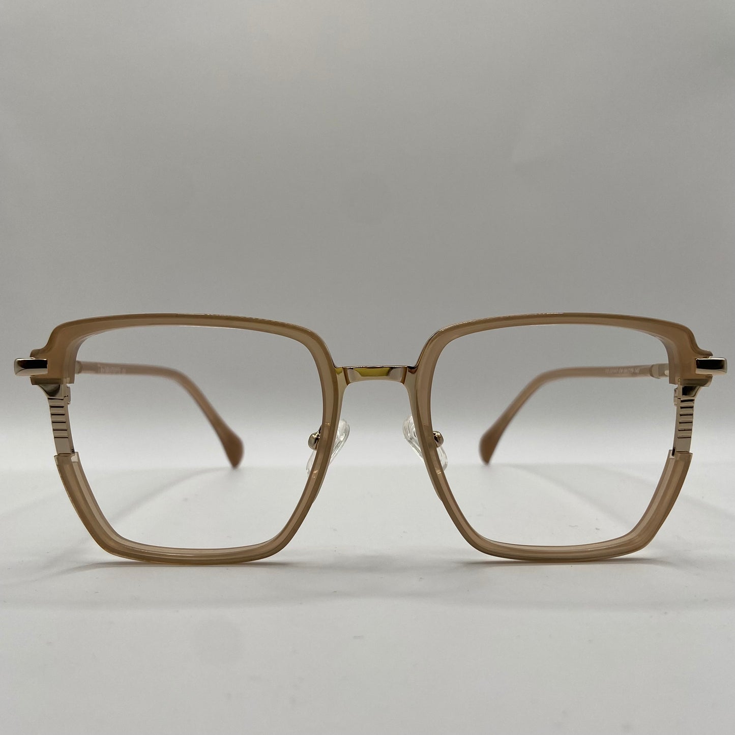 DER ER PERSONLIGHED I DENNE BRILLE