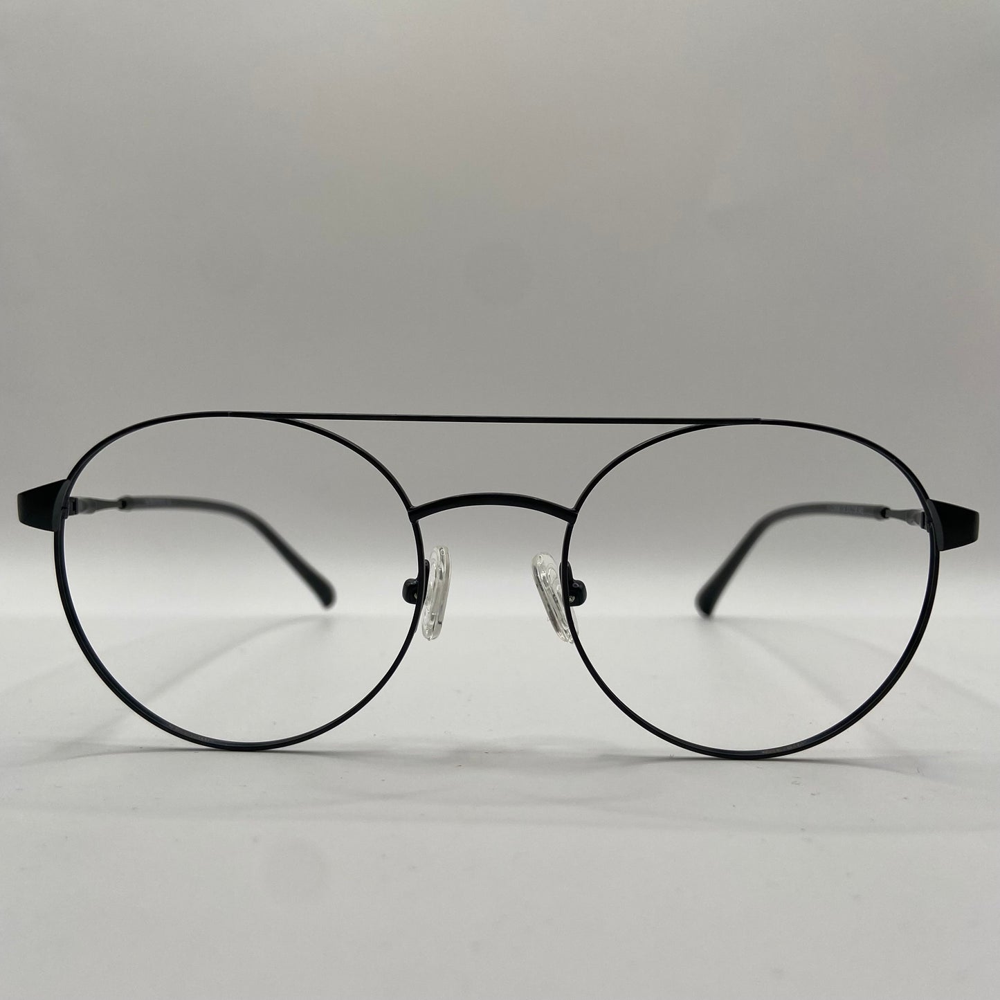 DEN RUNDE BRILLE HAR NOGET OVER SIG