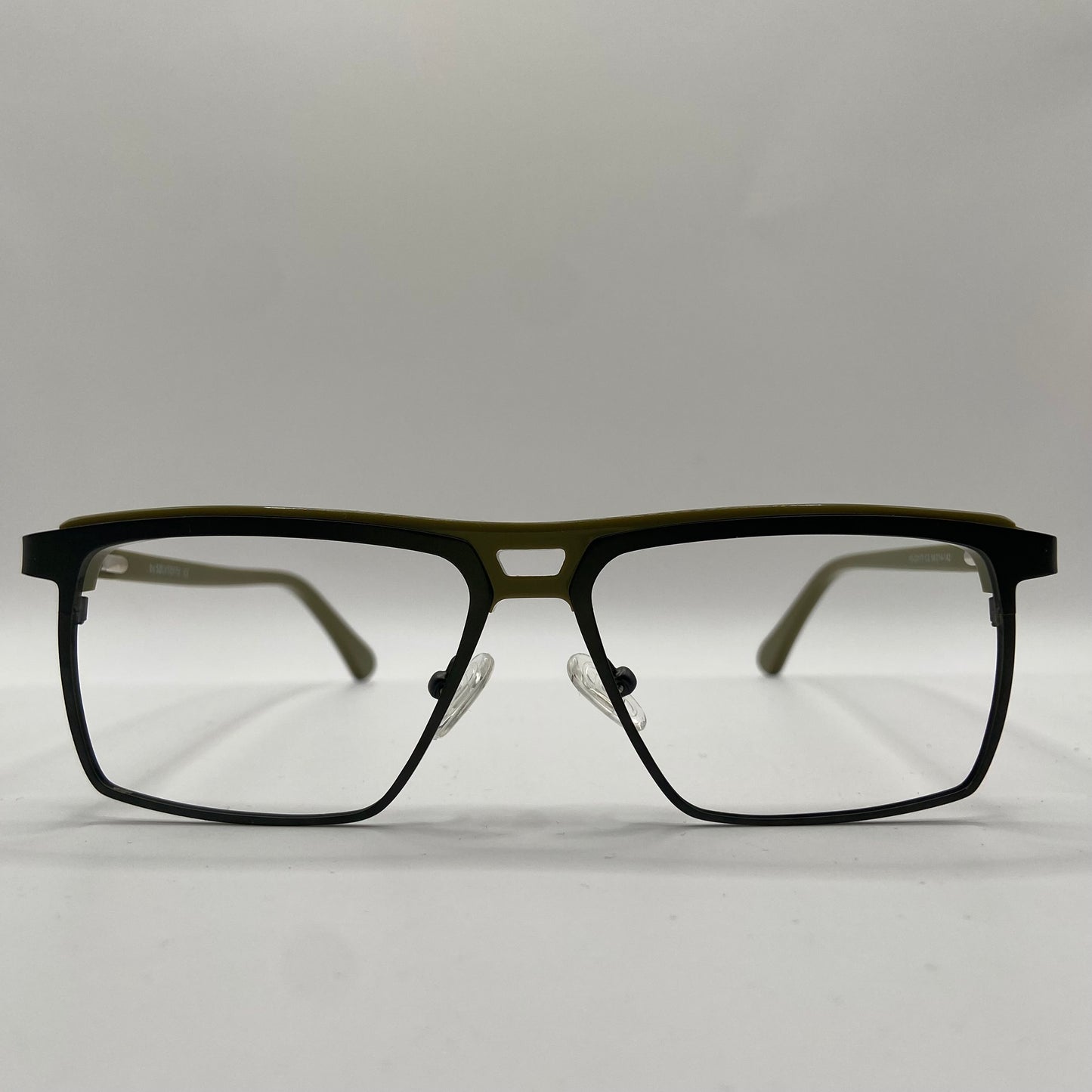 EN BRILLE MED KARAKTER