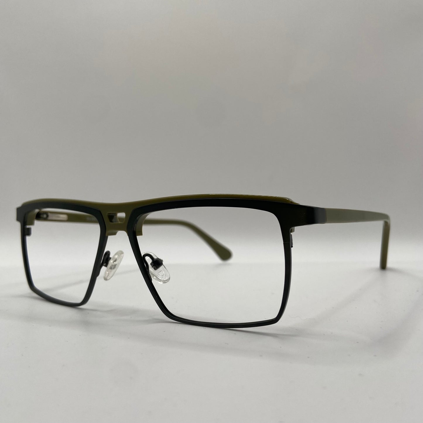 EN BRILLE MED KARAKTER