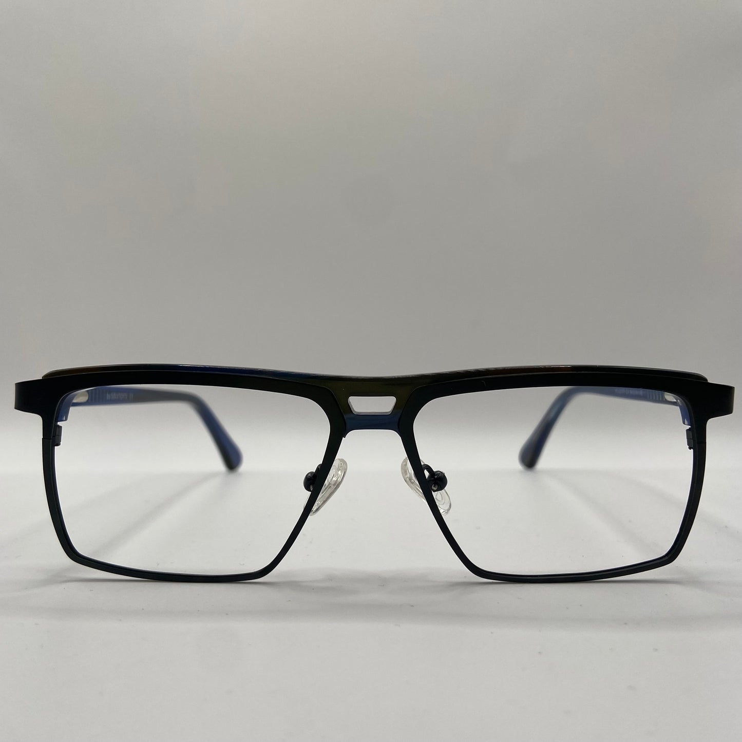 EN BRILLE MED KARAKTER