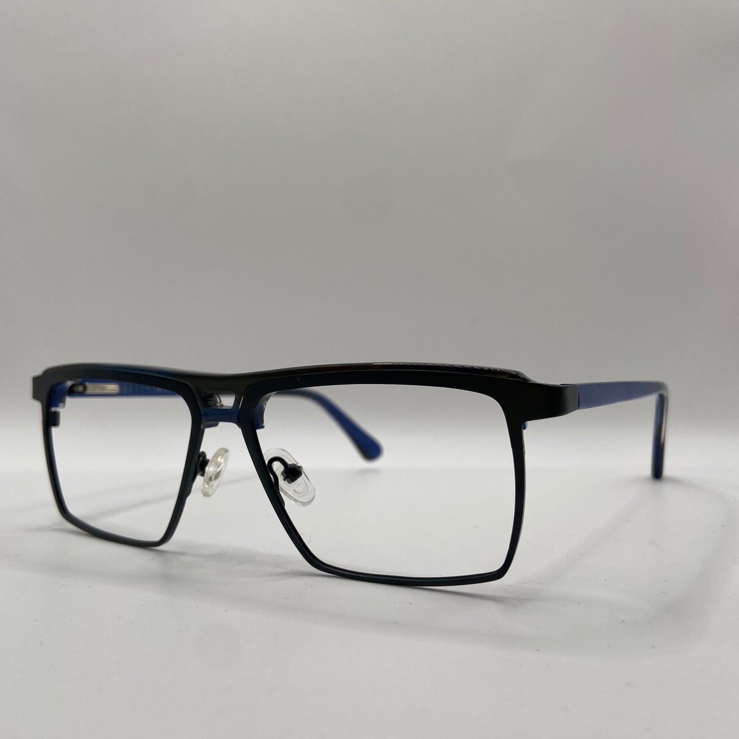 EN BRILLE MED KARAKTER