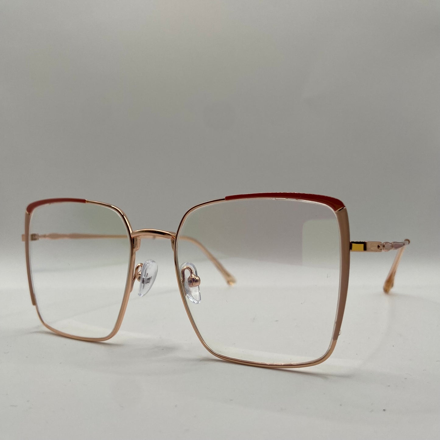 EN BRILLE MED ELEGANCE I LINJERNE