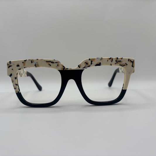 EN BRILLE MED 2 PERSONLIGHEDER