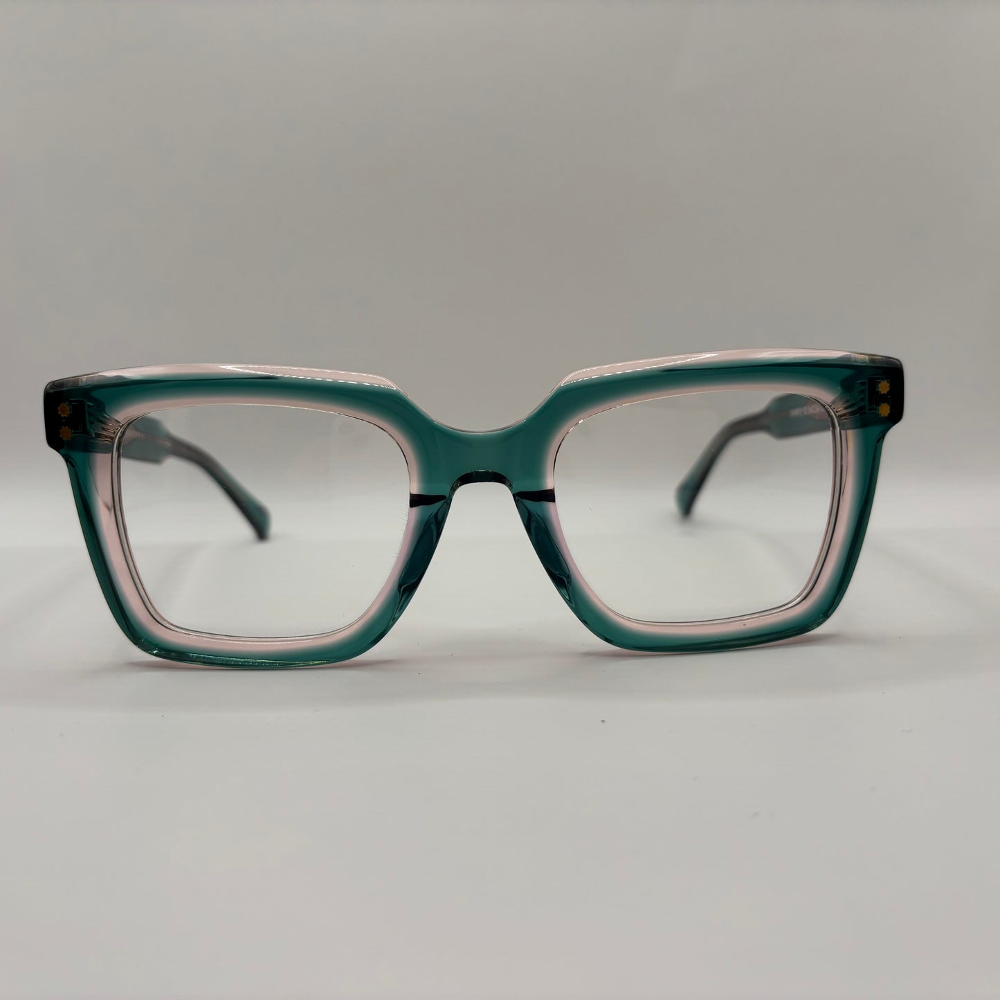 SPÆNDENDE BRILLE I EMERALD GRØN