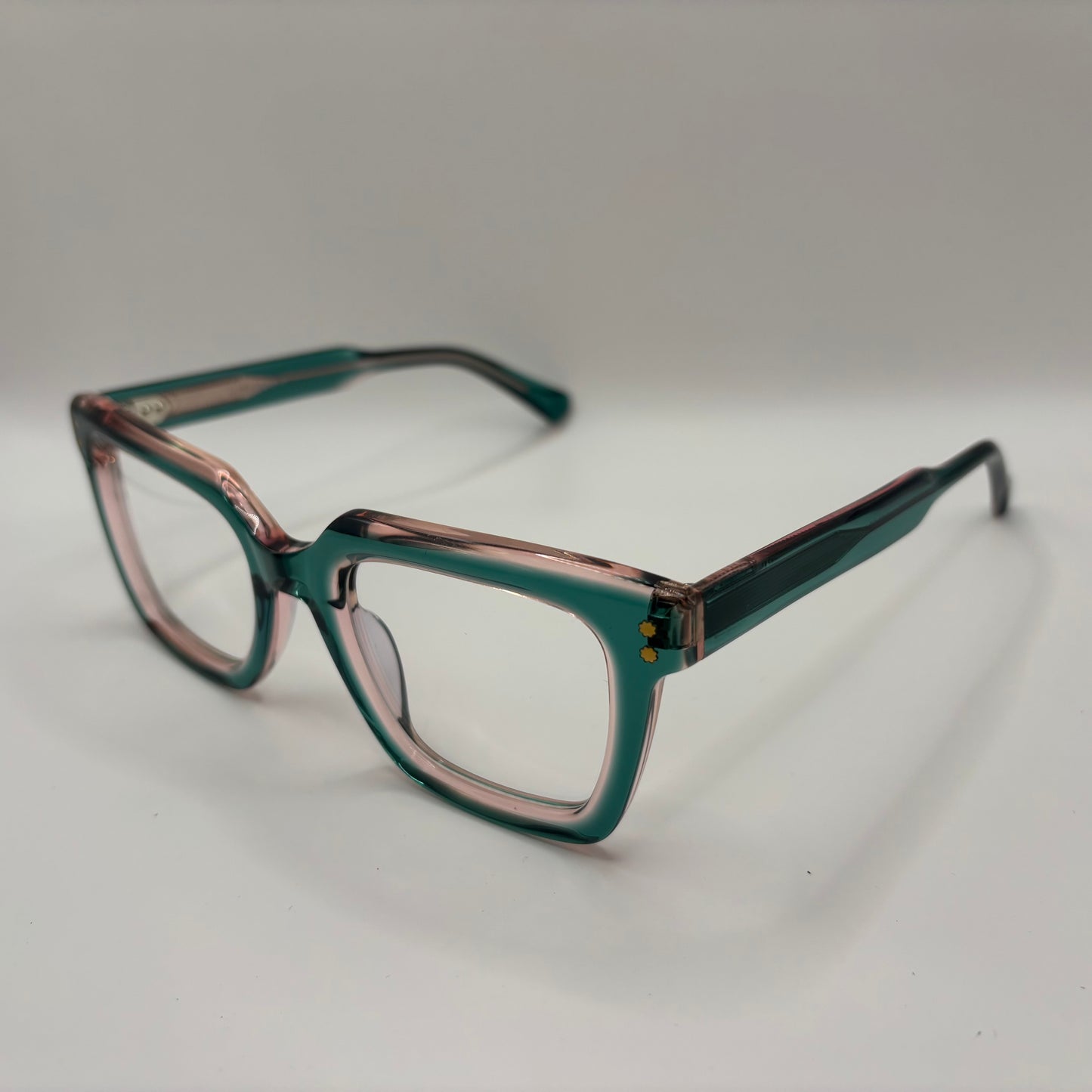 SPÆNDENDE BRILLE I EMERALD GRØN