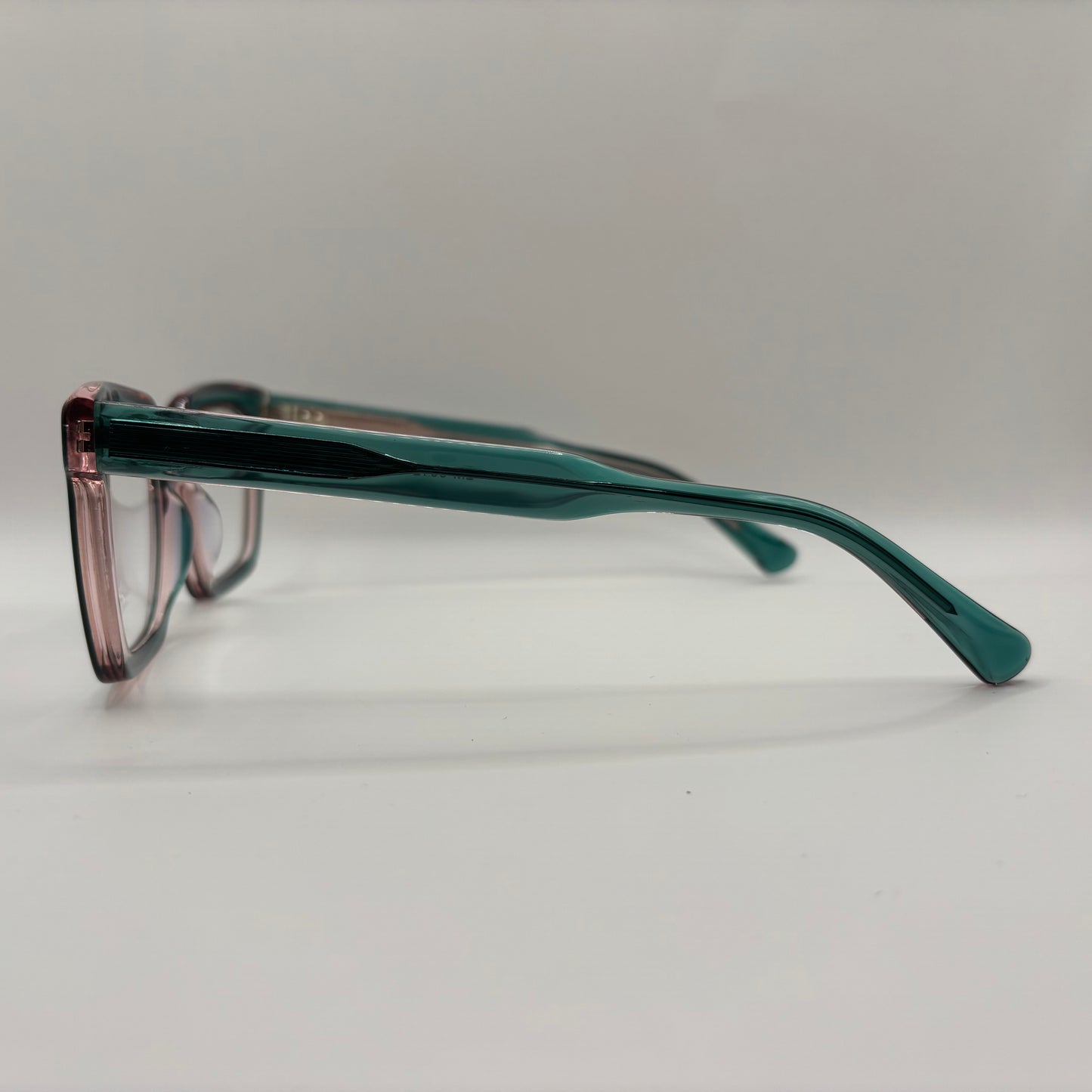 SPÆNDENDE BRILLE I EMERALD GRØN