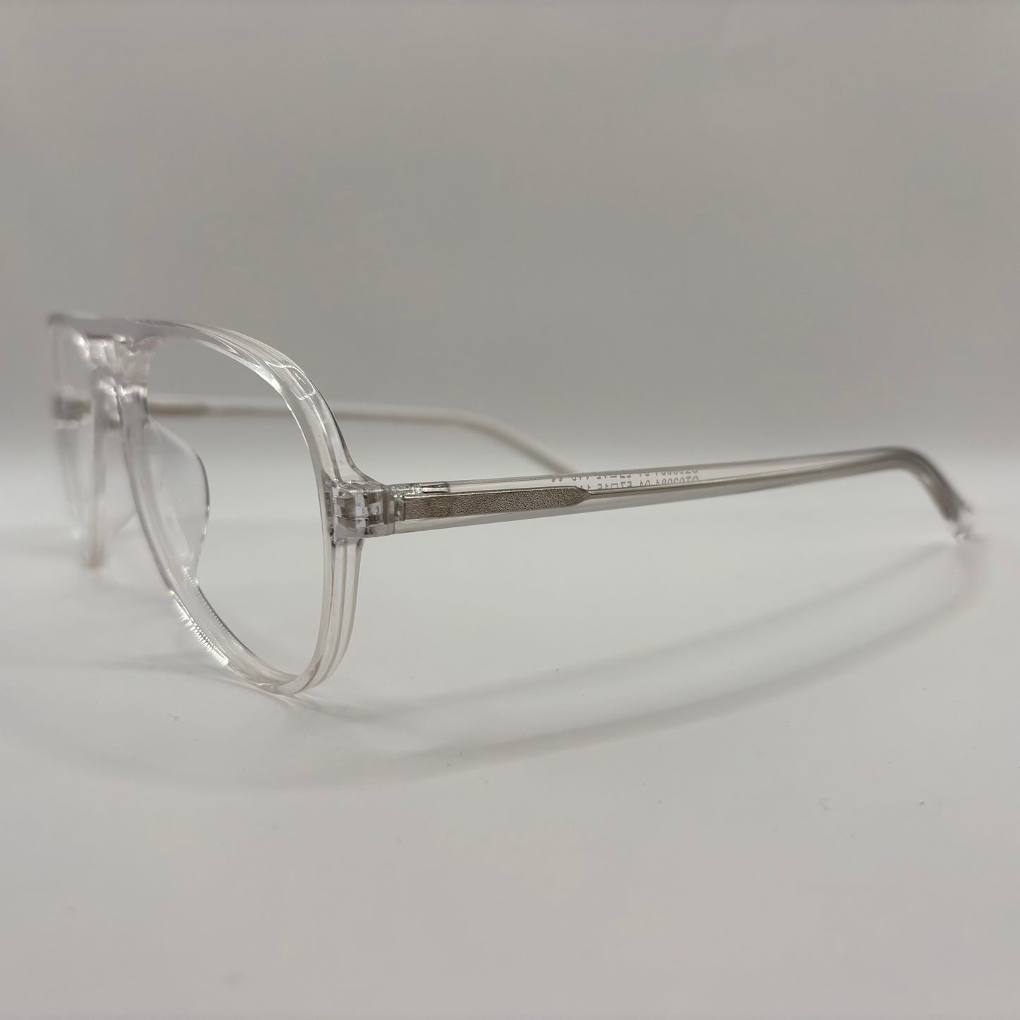 EN TRANSPARENT AVIATOR