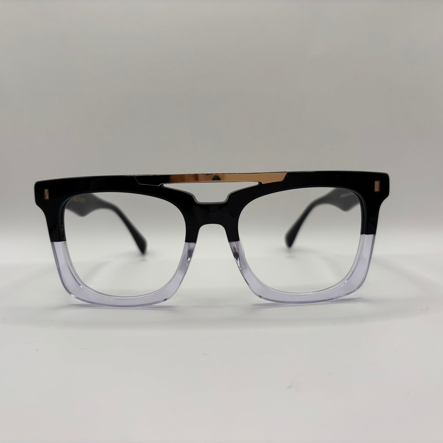 UTROLIG FLOT OG STILREN BRILLE