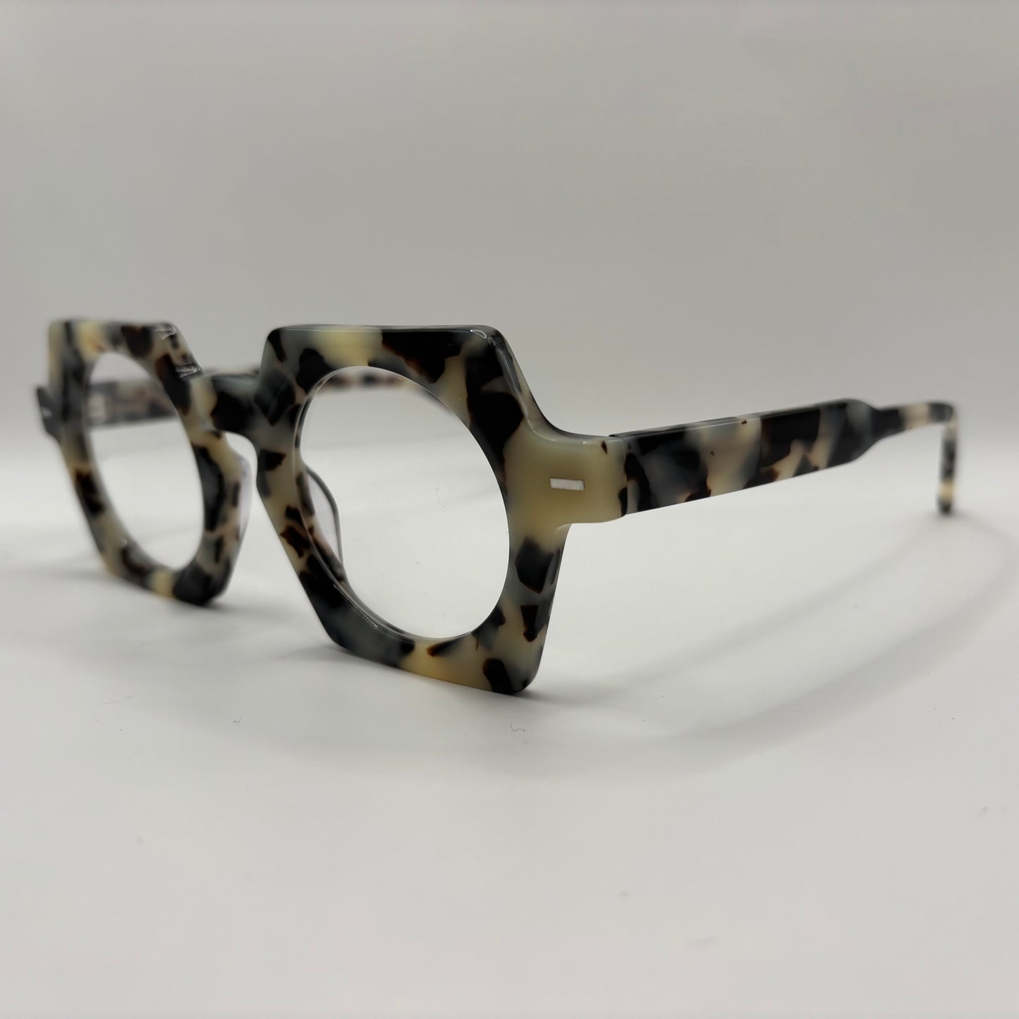 KAN EN BRILLE BÅDE VÆRE RUND OG KANTET?