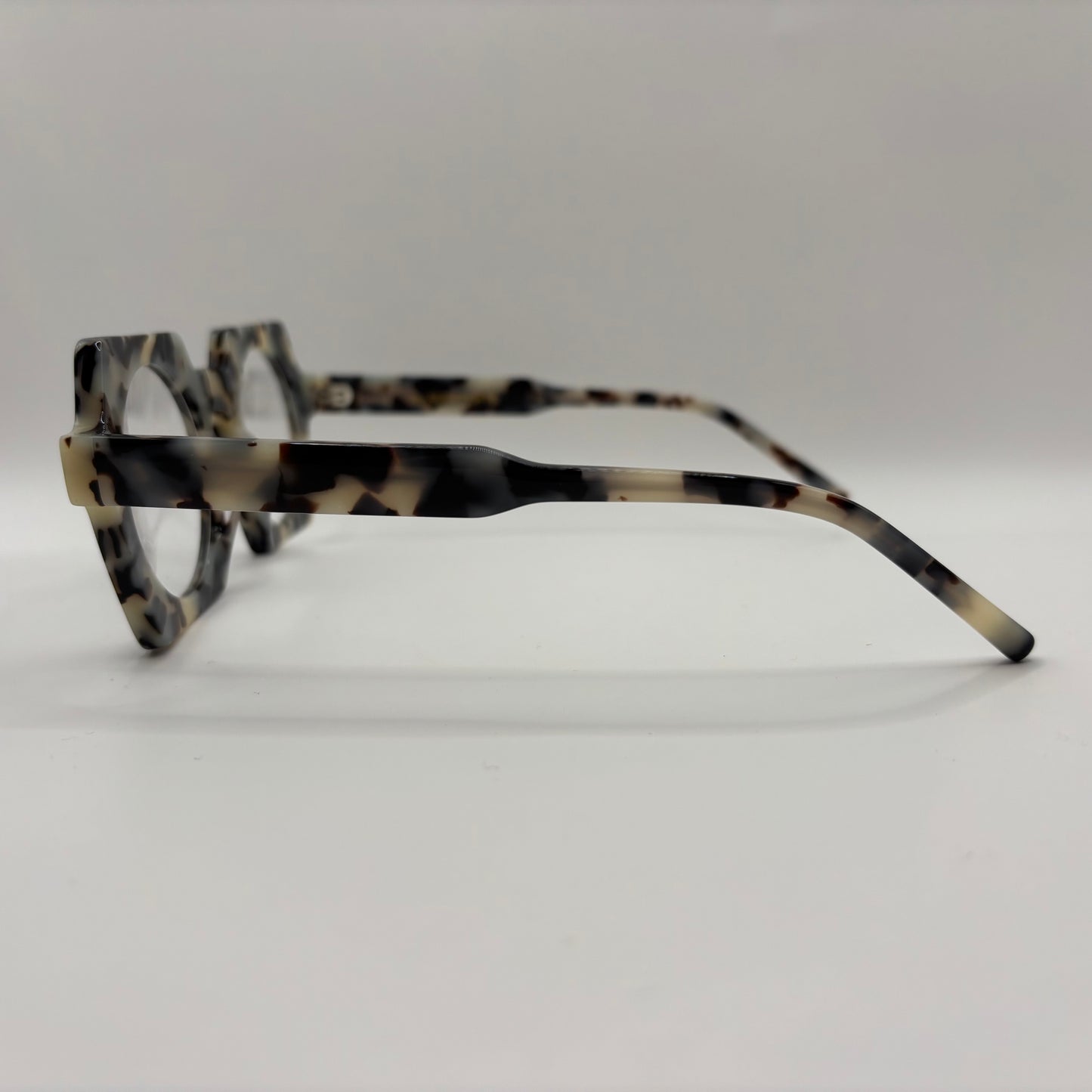 KAN EN BRILLE BÅDE VÆRE RUND OG KANTET?