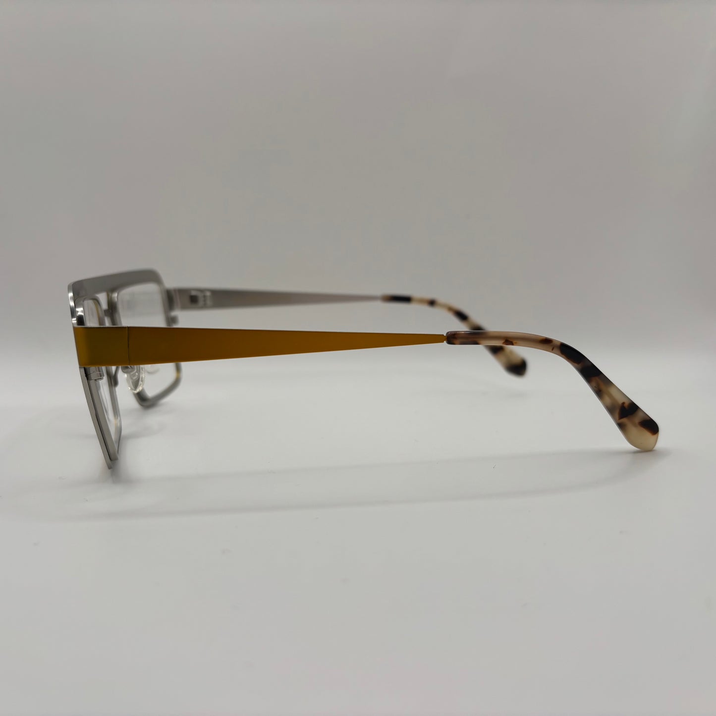 KAN DU BÆRE EN GUL BRILLE?