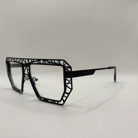 A FACE IS A GREAT WORK OF ART. IT DESERVES A GREAT FRAME.