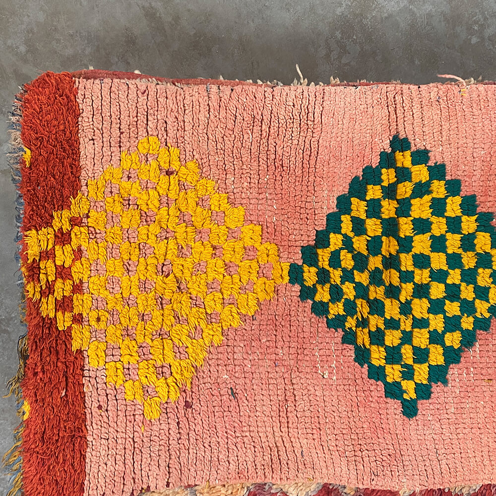 Vintage tæppe i rosa med gule og grønne romber
