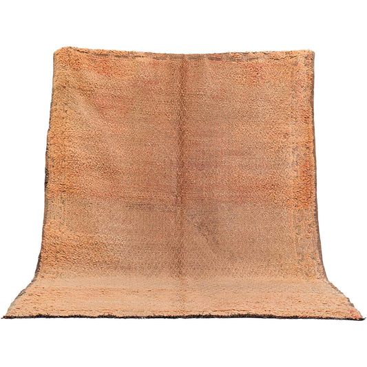 Sandfarvet vintage tæppe med patina