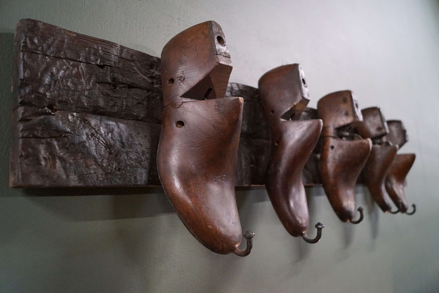 Shoe knagerække med 5 skolæste