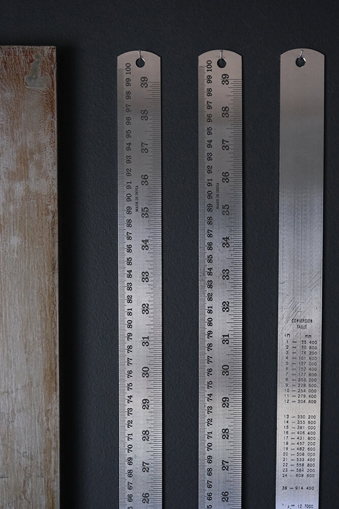Metal lineal