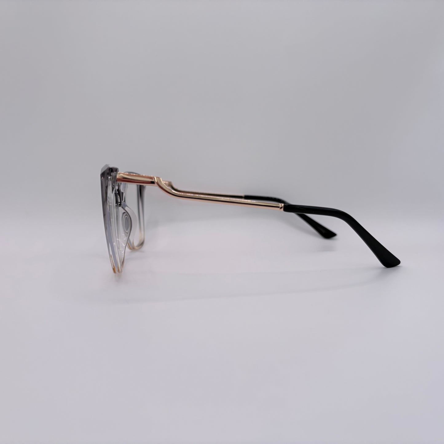 KLASSISK PÆN BRILLE MED HØJTSIDDENDE STÆNGER
