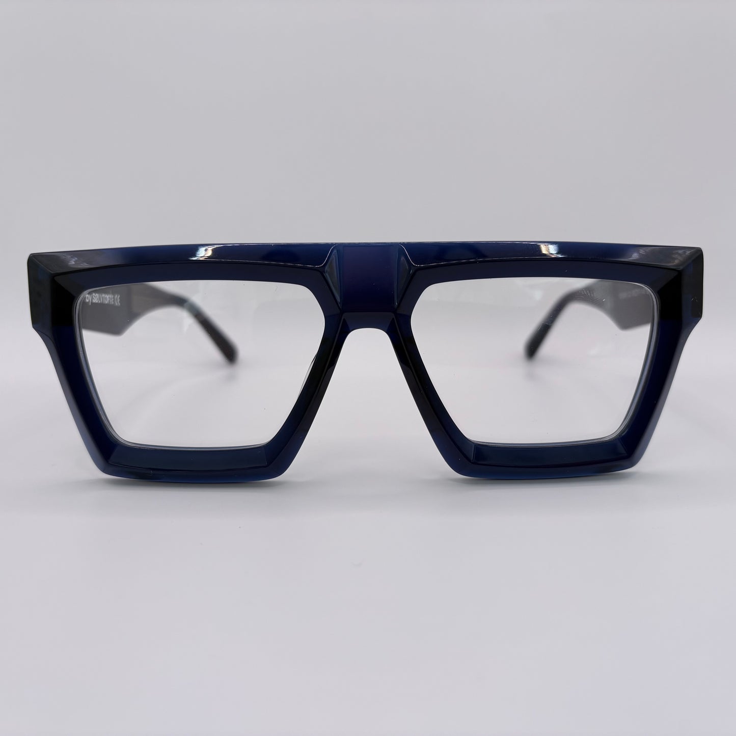 EN BRUTAL BRILLE ( SIGER KASPER....)